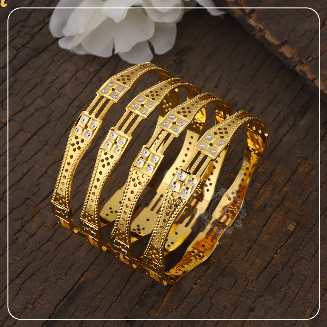 Zarina Gleam Gold Bangle