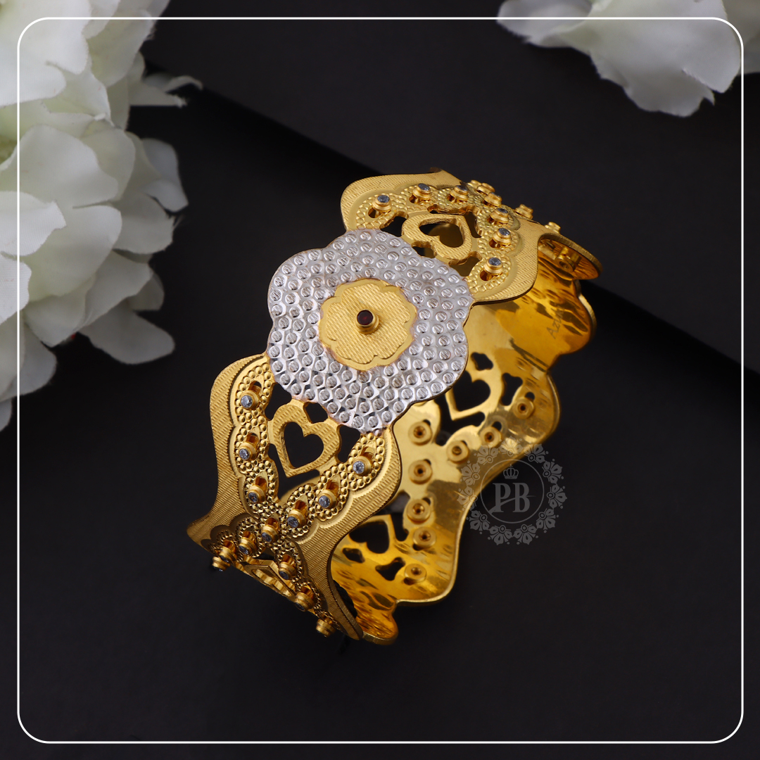 Elegant Heart-Cut Floral Gold Bangle